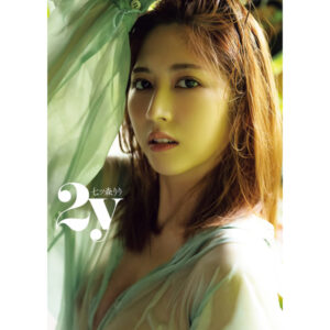 Nanatsumori Riri Photobook "2y"